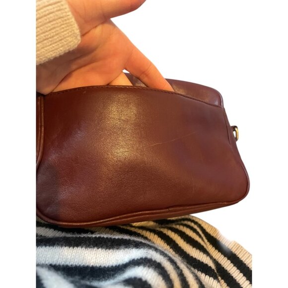 Authentic Vintage Etienne Aigner Burgundy Leather Crossbody Bag - Picture 3 of 9